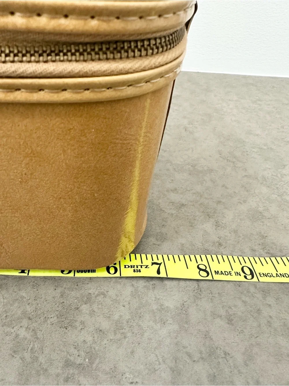 Vintage Style Tan Leatherette Train Case Handbag Mirror Brass Accents 10 x 7 x 6